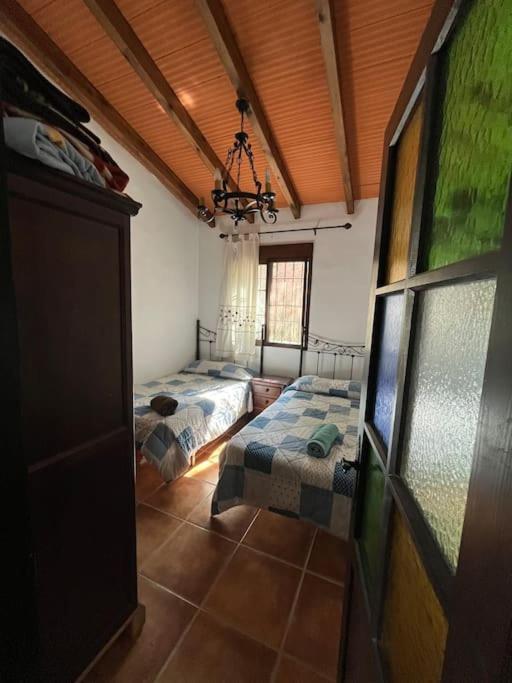 Farmhouse Surrounded By Centenary Olive Trees Olias Exterior photo